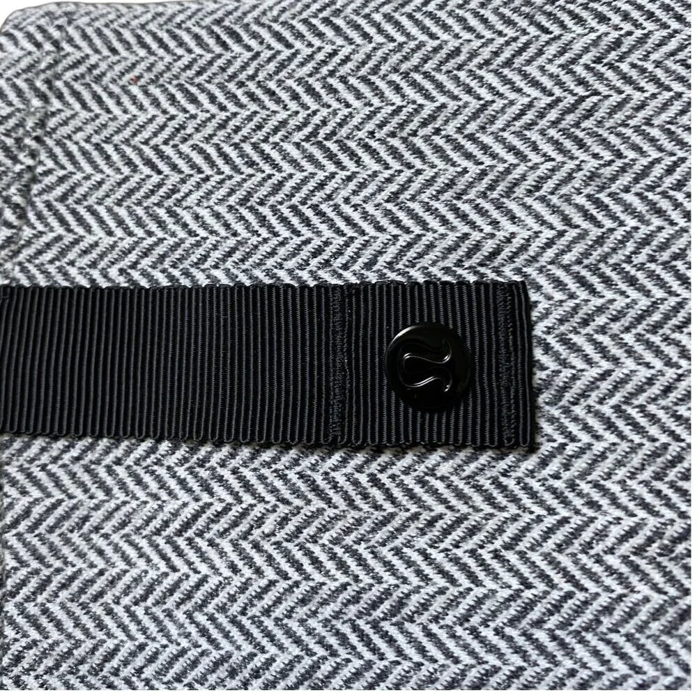 LULULEMON Vinyasa Scarf Gray Herringbone Knit Snap Close 26